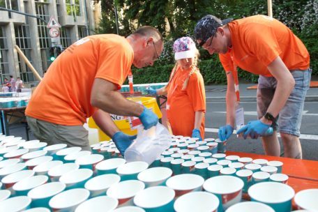 Ohne sie geht nichts: In der Hauptstadt werden 1.300 freiwillige Helfer eine Hand mit anpacken