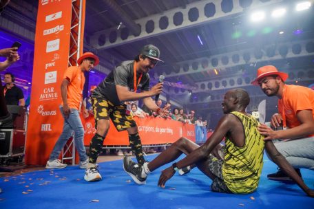 Glückwünsche an den Sieger des Marathons