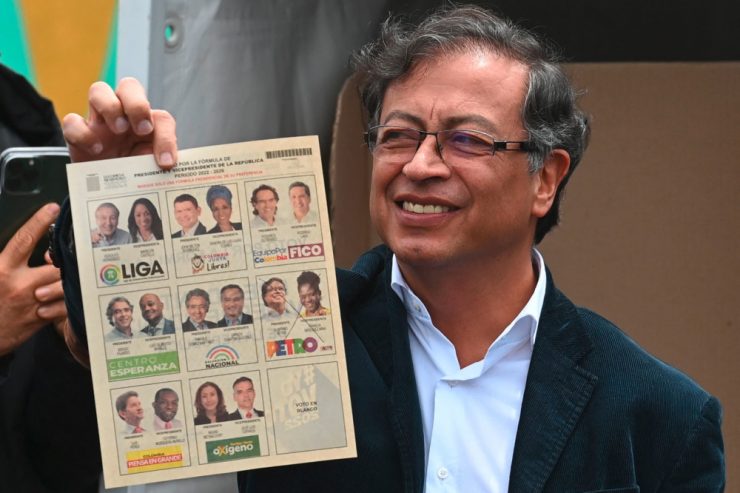 Historische Zäsur / Linkskandidat Petro gewinnt erste Runde der Präsidentenwahl in Kolumbien