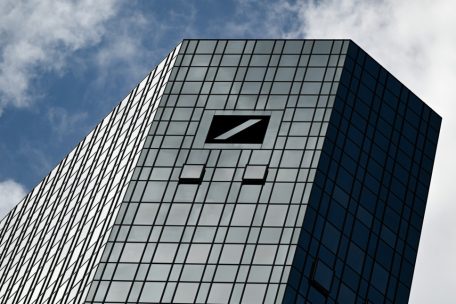 Frankfurt / Vorwurf von „Greenwashing“: Razzien bei Deutscher Bank und DWS