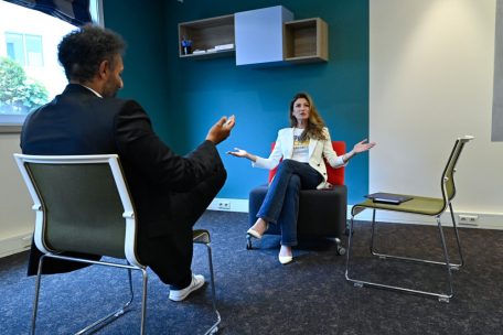 Die ukrainische Vize-Außenministerin schenkt einem nichts beim Interview