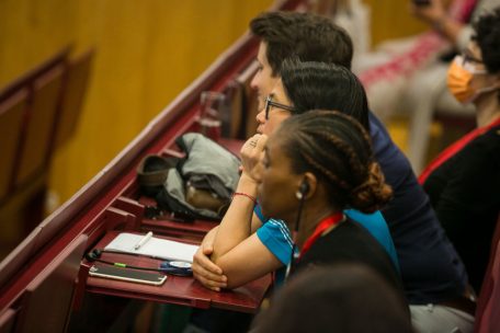 Gespannt hörten die Teilnehmer den Vorträgen zu 