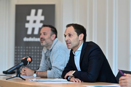 Düdelingens Bürgermeister Dan Biancalana (rechts) und John Rech vom Kulturzentrum „opderschmelz“