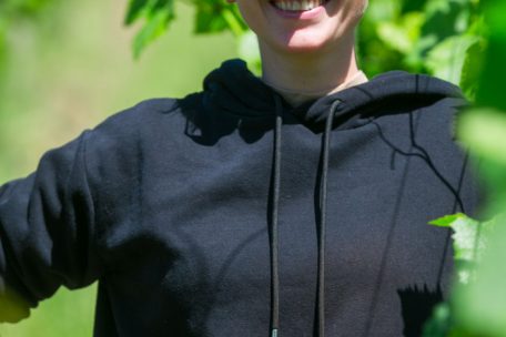 Offen für Neues: Juniorchefin Michèle Mannes strahlt mit der Sonne in ihren Weinbergen um die Wette