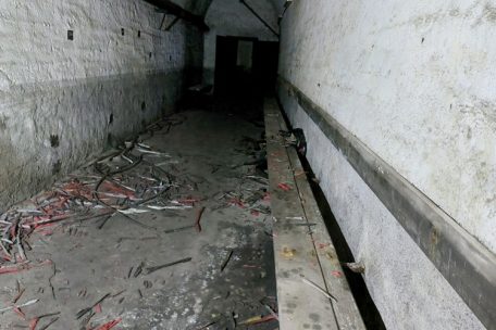 Der Bunker erinnert an einen alten Eisenbahntunnel