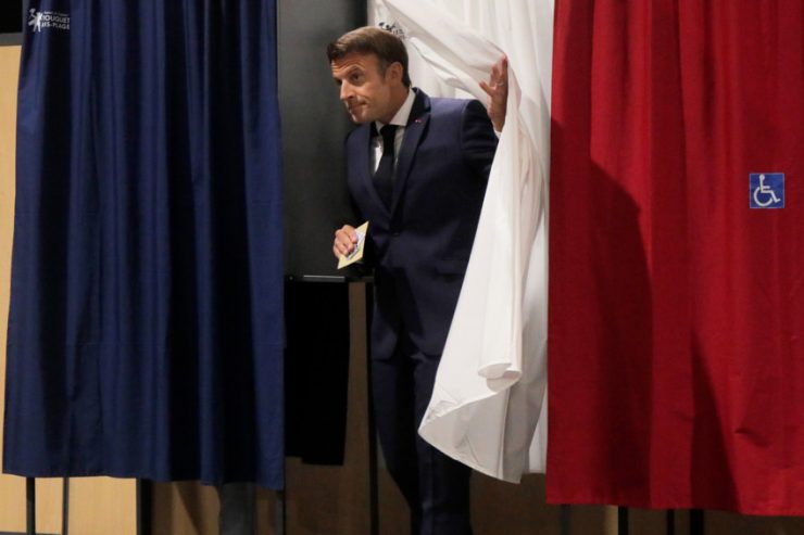 Mandatsverluste / Macron ohne absolute Mehrheit – Frankreich nach Parlamentswahl vor Herkulesaufgabe