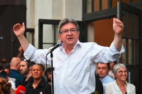 Jean-Luc Mélenchon obtient 131 sièges avec son alliance de gauche 