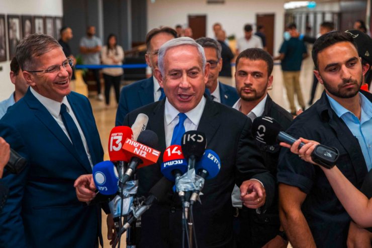 Bei Neuwahlen / Israels Regierung vor dem Aus – kommt Netanjahu zurück?
