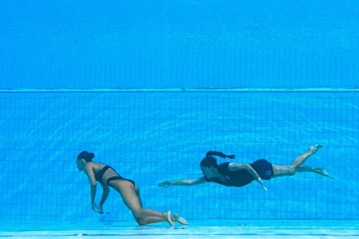 Schwimmen / WM-Schock: Trainerin zieht ohnmächtige Sportlerin aus dem Wasser