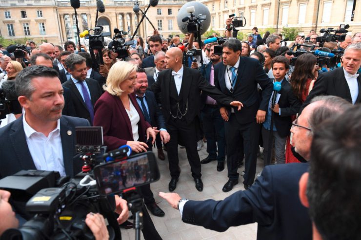 France / Macron a demandé à ses adversaires de lui faire des propositions – l’opposition dénonce „un ultimatum“