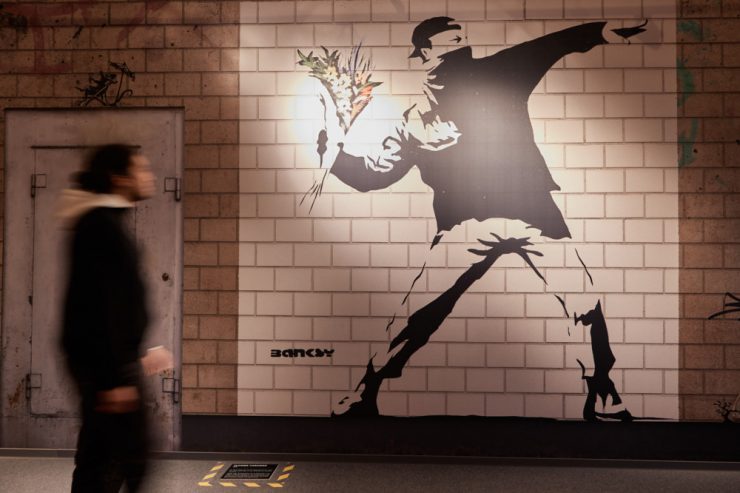 Streetart / Banksy soll Ehrenprofessur bekommen – Zeremonie mit leerem Stuhl