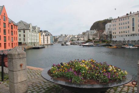 Blick auf Alesund, das im Stil des Art nouveau zu Beginn des letzten Jahrhunderts komplett neu aufgebaut wurde