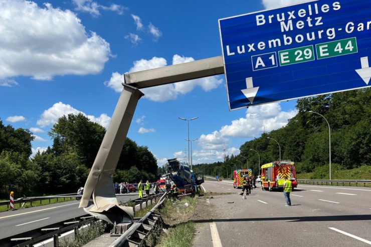 Polizei / A1 nach Unfall mit Betonmischer in Höhe Kirchberg in beide Richtungen gesperrt