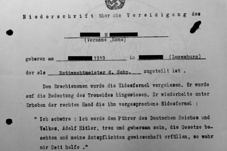 Mitte Mai 1942 legten 59 Luxemburger in Innsbruck und 68 in Salzburg den Eid auf Hitler ab und engagierten sich damit endgültig in der deutschen Polizei. Hier die Niederschrift über die Vereidigung von JH.