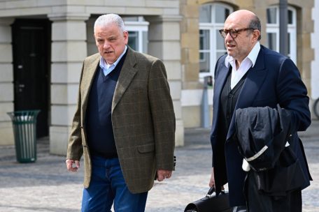 Flavio Becca und der französische Staranwalt Hervé Temime auf dem Weg zum Gericht (Archivbild)