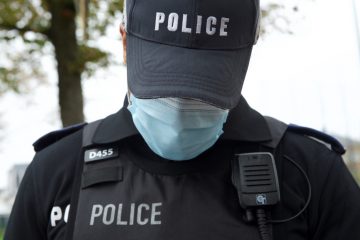 Fahndung / Polizei sucht mit Hubschrauber nach Armbanduhr-Dieben