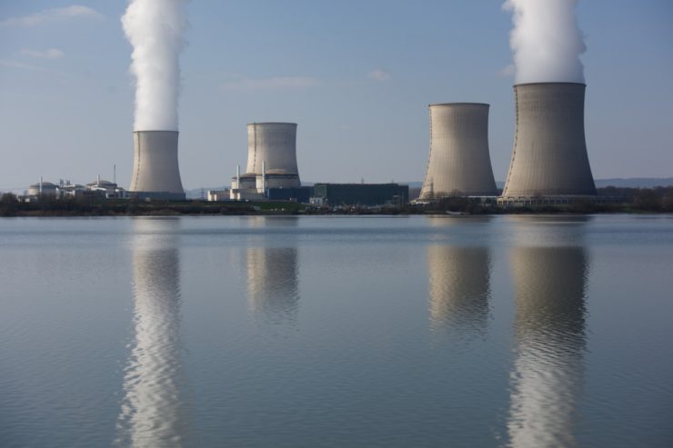 Atomkraftwerk / Cattenom benutzt wegen Dürre Wasser aus Mirgenbach-Stausee für Kühlung