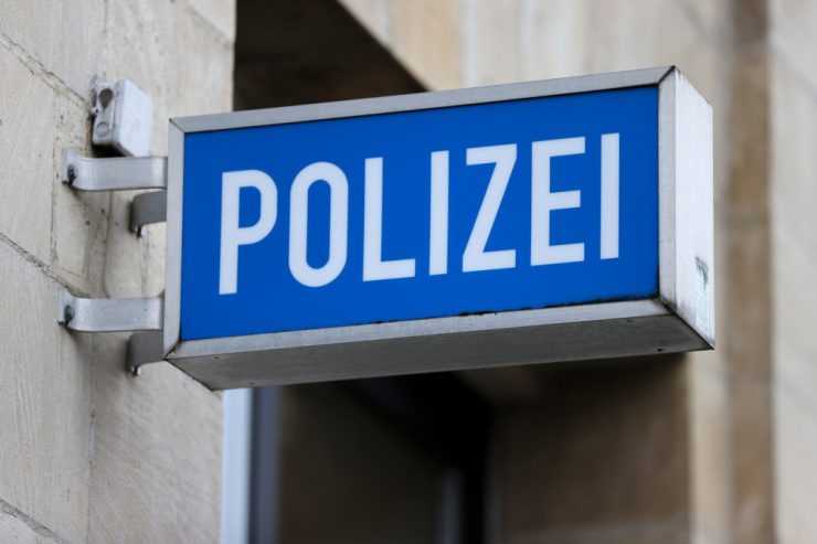 Saarbrücken / Mordermittlung: Mutter stürzt mit zwei Kindern von Brüstung – dreijähriges Mädchen stirbt
