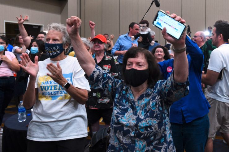 US-Bundesstaat Kansas / Mehrheit spricht sich in Referendum für Fortbestand von Abtreibungsrecht aus