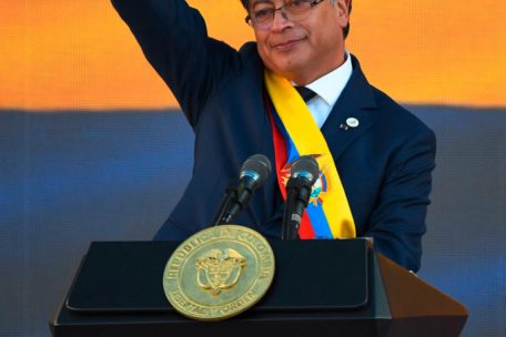 Kolumbiens neuer Präsident Gustavo Petro nach seiner Antrittsrede auf dem Bolivar-Platz in Bogotá
