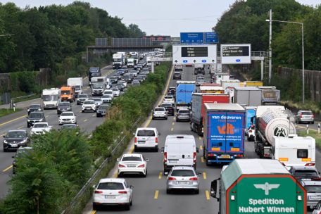 Europa / ADAC rechnet mit vielen Staus durch Rückreisewelle 