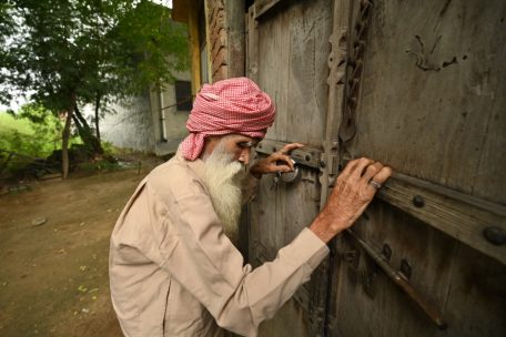 Pritam Khan vor seinem Haus im Dorf Powt im indischen Bundesstaat Punjab