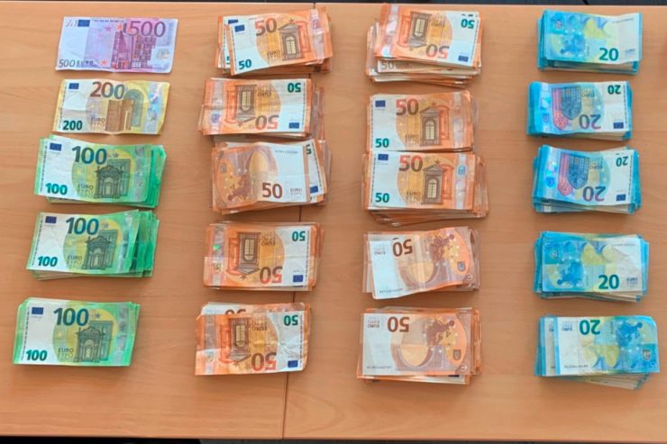Petingen / Polizei verhaftet zwei mutmaßliche Dealer in Hotelzimmer – und beschlagnahmt 21.605 Euro