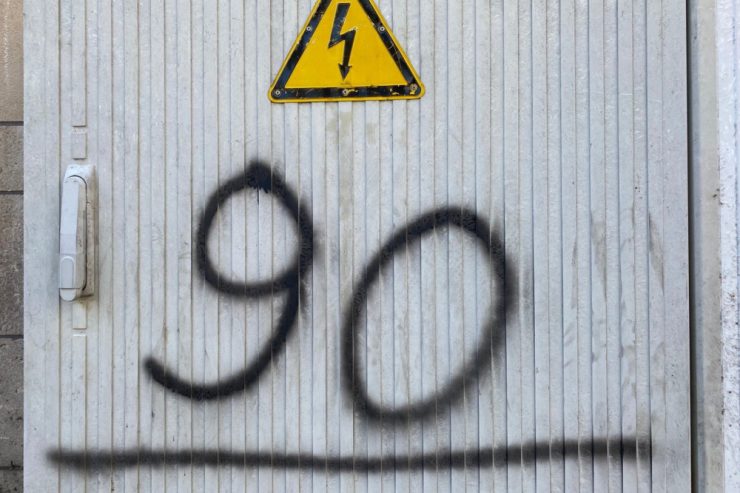 Die Zahl 90 / „Viel Schererei und Schaden“: Ettelbrück wird von Graffiti-Sprayer heimgesucht – und erstattet Anzeige