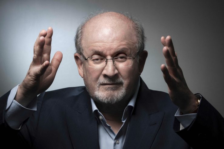 Kultur / Angriff auf offener Bühne – Autor Salman Rushdie am Hals verletzt