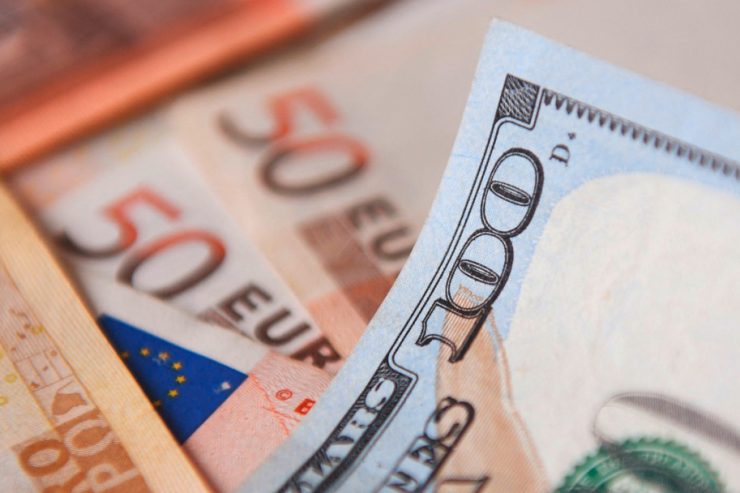 Euro gibt nach / Verbessertes US-Konsumklima stützt US-Dollar