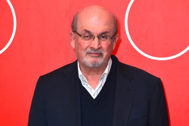 USA / Rushdie spricht wieder – Verdächtiger plädiert auf „nicht schuldig“