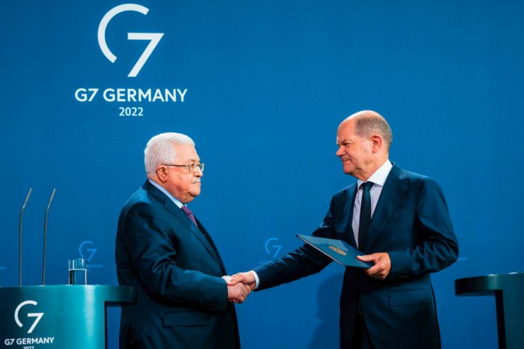 Deutschland / Abbas und die „50 Holocausts“: Warum der diplomatische Fauxpas von Scholz schwerwiegend ist