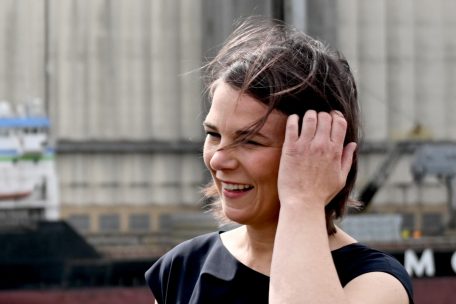 Analyse / Annalena Baerbock ist zu Deutschlands Ministerin Klartext geworden – das sorgt auch für Kritik