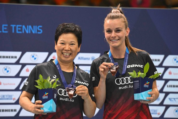 European Championships / Nach der Enttäuschung freuen sich Ni Xia Lian und Sarah De Nutte über die Bronzemedaille