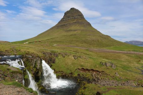 Der Berg Kirkjufell sollte insbesondere „Game of Thrones“-Fans bekannt vorkommen, da er als Drehkulisse diente