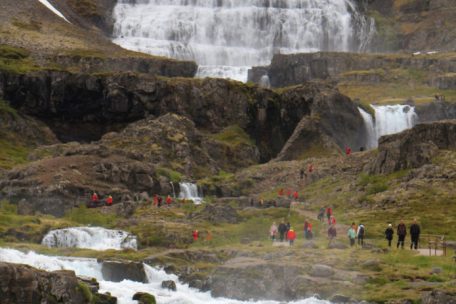 Den mächtige Wasserfall Dynjandi