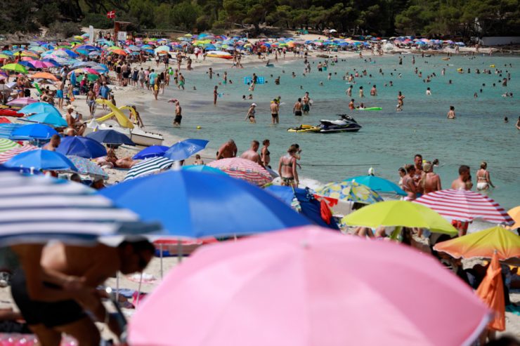 Der Fluch der Beliebtheit / In Mallorca gehen die Bewohner gegen den Massentourismus auf die Barrikaden