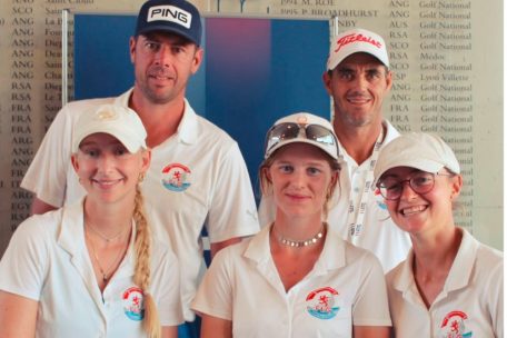 Die luxemburgische Delegation in Paris: Rick Mohr, Douglas McLean (hintere Reihe), Marie Baertz, Lisa Steingrube und Marie Binninger (vordere Reihe, von links nach rechts)