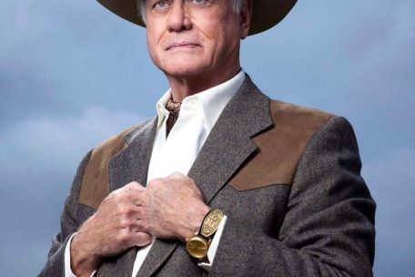 Marktbeobachter: Nutzen Mineralölfirmen (wie das fiktive „Ewing Oil“ des J.R. Ewing) den Tankrabatt schamlos aus? Was Kritiker in Deutschland konstatieren, soll in Luxemburg nicht möglich sein – dank des staatlichen Maximalpreises.<br />