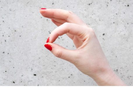 Vorsicht mit unbedachter Gestik: Bei uns sind das drei unverfängliche Handzeichen, die aber in anderen Ländern Menschen übel aufstoßen können.