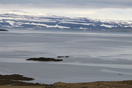 Kajaktouren kann man ebenfalls unternehmen – und in dieser atemberaubenden Natur fühlt man sich manchmal winzig klein