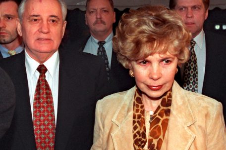 Michail Gorbatschow mit seiner Frau Raissa im Jahr 1998