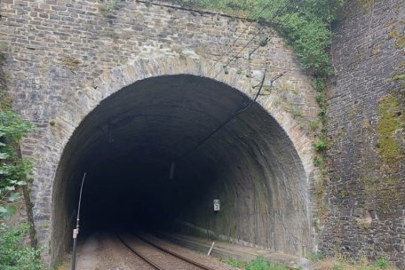 Der Tunnel Schieburg auf der Strecke zwischen Kautenbach und Wilwerwiltz wurde 1863 eröffnet