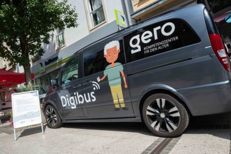 Noch bis Ende September können Senioren im Digibus Hilfe bei digitalen Fragen erhalten.<br />

