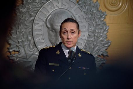 Assistant Commissioner Rhonda Blackmore spricht während einer Pressekonferenz im Hauptquartier der Royal Canadian Mounted Police "F" Division in Regina, Saskatchewan