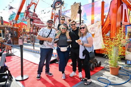 Cheryl Paddock (r.), Sohn Sean Scott (2.v.r.) und den anderen Mitgliedern der Familie aus Amerika hat es so gut auf der „Fouer“ gefallen, dass sie gleich noch mal gekommen sind