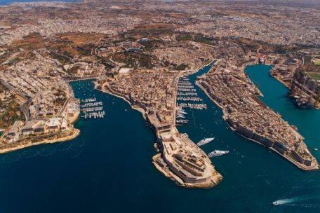 Spektakulär: der Blick auf den Grand Harbour und die sogenannten „Drei Städte“, Vittoriosa, Cospicua und Senglea