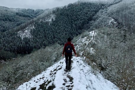 Im Winter kann der Rundwanderweg auch mal mit schneebedeckten „Koppen“ begeistern