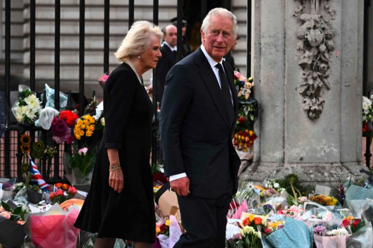 Nach Tod von Elizabeth II. / König Charles III. ist zurück in London -Proklamation am Samstag
