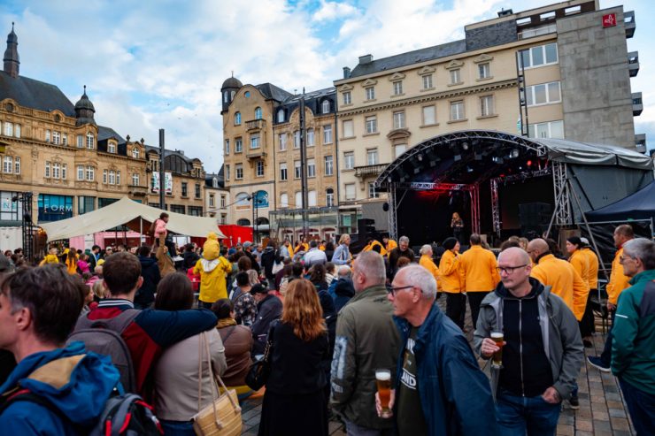 Abschluss der letzten „Nuit de la culture“  / Barbara und Fans trotzen dem Regen